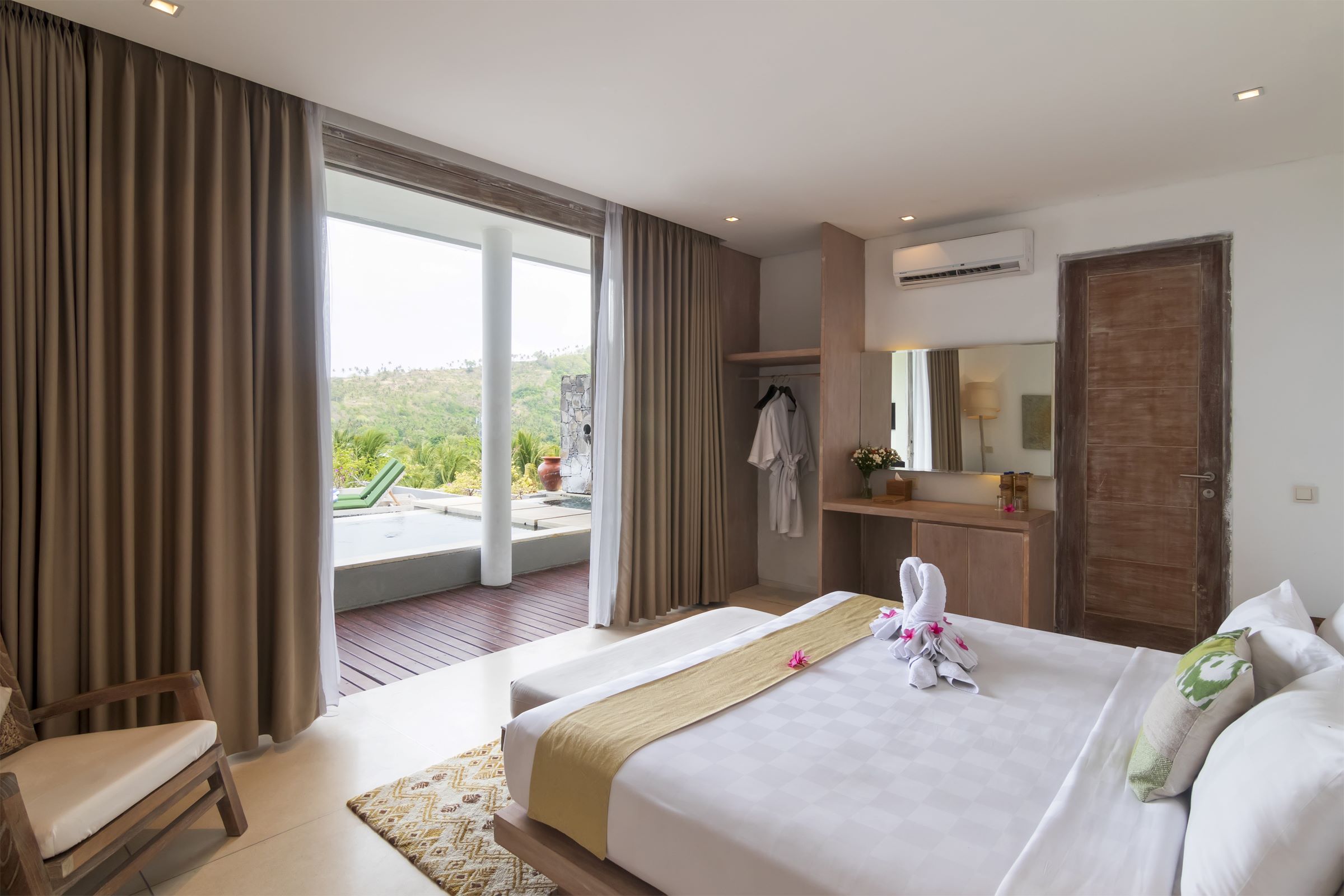 Varda Pool Suite